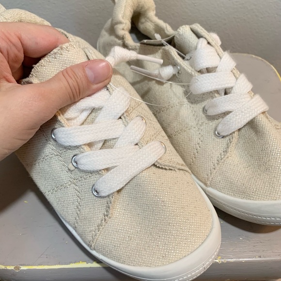 Maurices Elastic Slouch Back Slip On Summer Sneakers Shoes! Size 7.5 - Picture 2 of 4